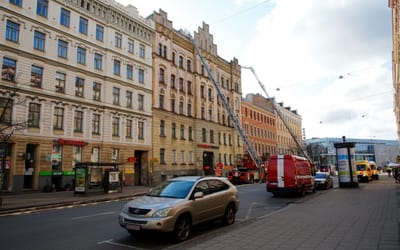 Incêndio em hostel ilegal faz oito mortos e nove feridos na Letónia - TVI
