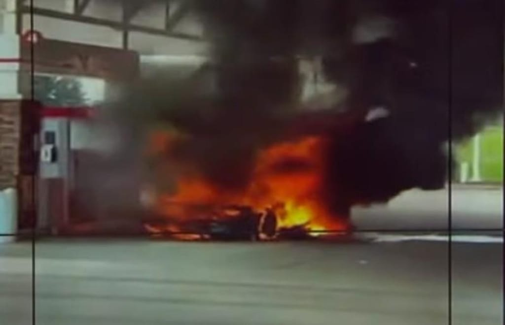 McLaren 675LT arde em bomba de gasolina (reprodução YouTube «6abc Philadelphia»)