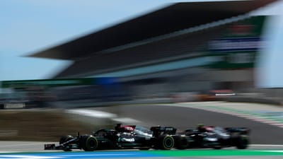 Fórmula 1: Mercedes domina primeiros treinos em Barcelona - TVI