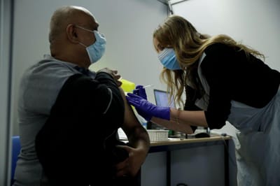 Covid-19: França com recorde de vacinação de 600 mil pessoas - TVI