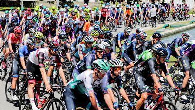 Giro: Nelson Oliveira em quarto na etapa em que Caleb Ewan desistiu - TVI