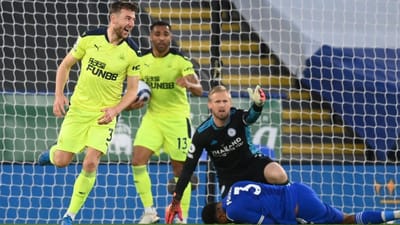 Newcastle surpreende Leicester, que falha aproximação ao Man. United - TVI