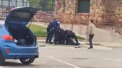 VÍDEO: taco, facas e um detido em confrontos entre jogador e adeptos - TVI