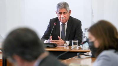Juiz Carlos Alexandre decreta prisão domiciliária para Vieira - TVI