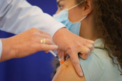 Covid-19: mais de seis milhões de vacinas administradas em Portugal continental - TVI