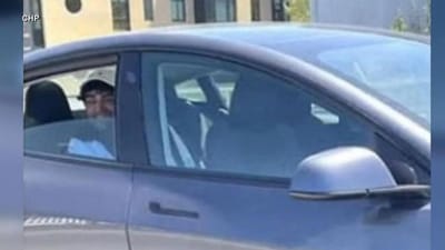 Polícia detém homem "a guiar carro do banco de trás" em plena autoestrada - TVI