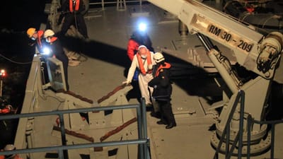 Velejador à deriva em salva-vidas resgatado ao largo de Porto Santo - TVI