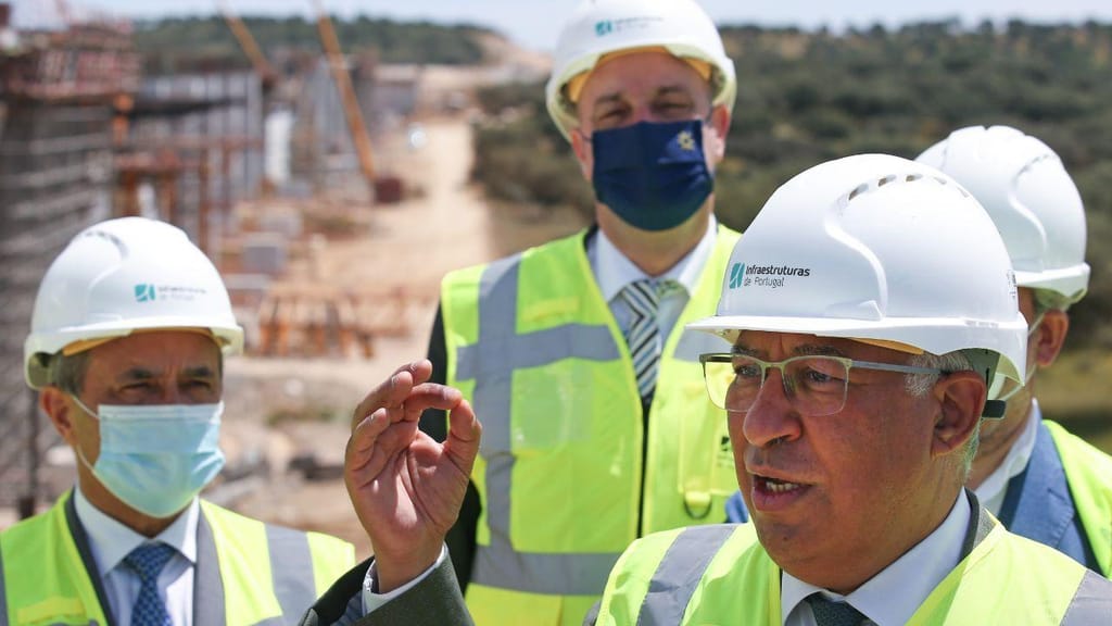 António Costa visita a empreitada do Troço Freixo-Alandroal, do Corredor Internacional Sul