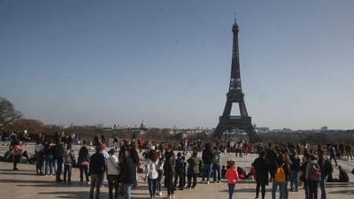 Torre Eiffel reabre ao público a 16 de julho - TVI
