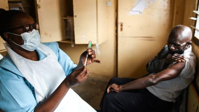 OMS alerta que 42 países africanos não vão conseguir atingir meta de vacinação - TVI