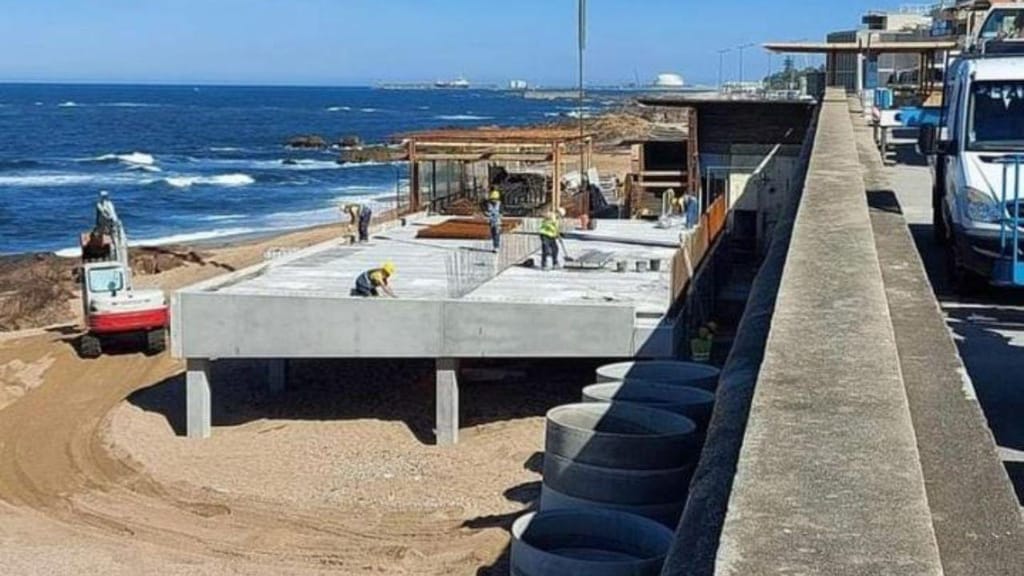 Construção na praia do Ourigo (Porto)