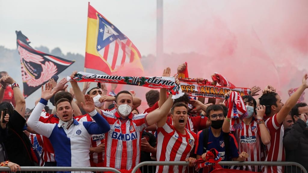 A festa do Atlético Madrid no relvado (fotos EPA/Ballesteros)