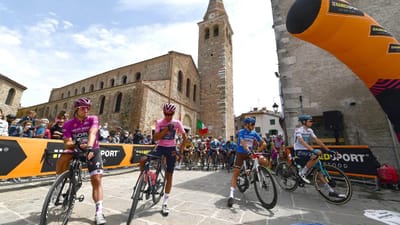 Giro: Campenaerts vence 15.ª etapa, Bernal segue líder - TVI