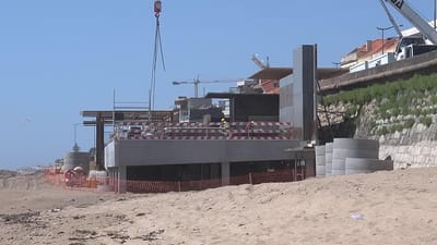 Ministro do Ambiente diz que construção de betão em praia do Porto “é inaceitável” - TVI