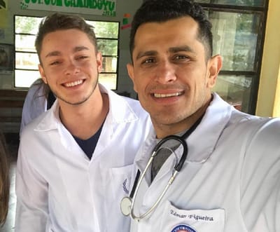 Jogou em Portugal, venceu a depressão e tornou-se médico herói no Brasil - TVI