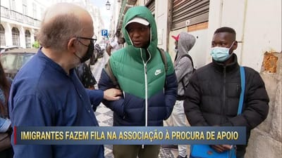 Imigrantes em Portugal esperam mais de três anos por documentos - TVI