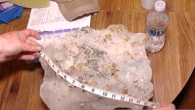 Misterioso bloco de gelo de seis quilos cai em cima de casa - TVI
