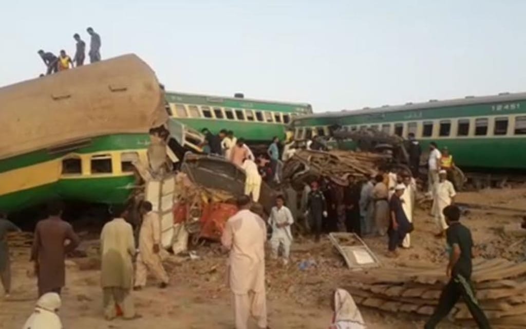 Colisão entre comboios no Paquistão
