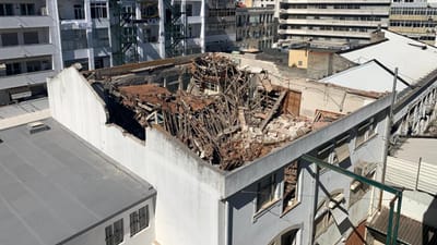 Derrocada de um anexo de um prédio em Lisboa - TVI