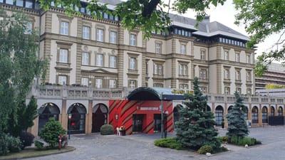 O «Grand Hotel» em Budapeste que vai ser a casa da seleção portuguesa - TVI