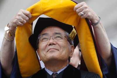 Morreu Ei-ichi Negishi, prémio Nobel da Química - TVI