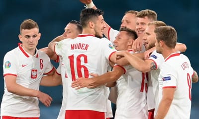 Euro 2020: Kozlowski torna-se no mais novo de sempre num Europeu - TVI