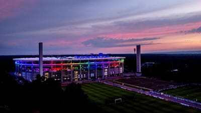 Estádios alemães iluminam-se com as cores LGBTQI em resposta à rejeição da UEFA - TVI