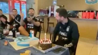 VÍDEO: Messi festeja aniversário com churrasco temperado por Otamendi - TVI