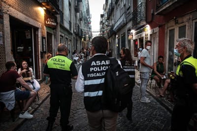 Covid-19: ASAE fecha dez bares e passa 31 multas durante fiscalização à noite em Lisboa - TVI