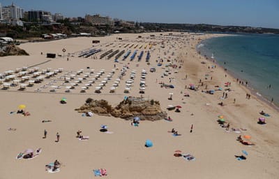 Portugal vai ter este ano 432 bandeiras azuis em 394 praias - TVI