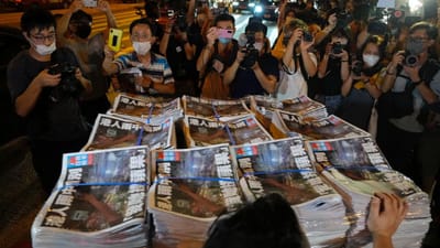 Jornalistas e executivos de jornal de Hong Kong declaram-se culpados de conluio - TVI