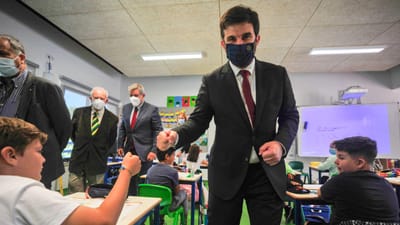 Ministro da Educação solidário com "frustração" de pais de alunos do Algarve - TVI