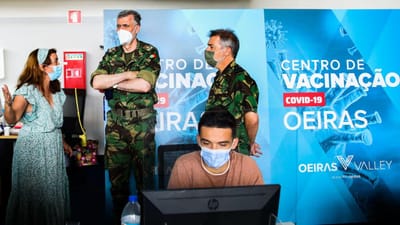 Covid-19: Portugal estima receber 1,8 milhões de vacinas até final do mês - TVI