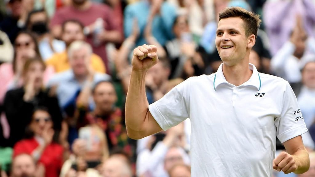 Hubert Hurkacz eliminou Roger Federer nos «quartos» de Wimbledon (Neil Hall/EPA)