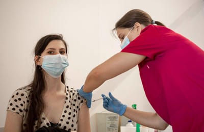 Covid-19: maiores de 18 anos já podem agendar vacinação - TVI