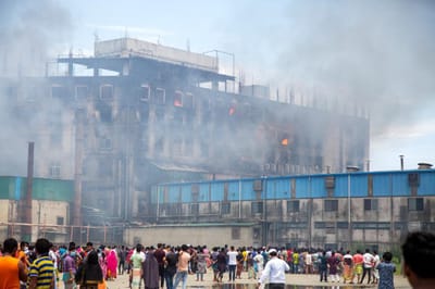 Pelo menos 52 mortos em incêndio numa fábrica no Bangladesh - TVI