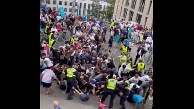 VÍDEO: adeptos sem bilhete invadiram Wembley e geraram tensão - TVI
