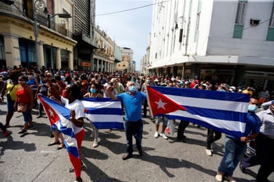 Pelo menos 140 detidos após manifestações em Cuba - TVI