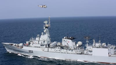 Exército chinês diz ter expulsado navio de guerra dos EUA no Mar do Sul da China - TVI