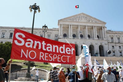 Bancários manifestam-se em Lisboa contra proposta de aumentos de 2,5% - TVI