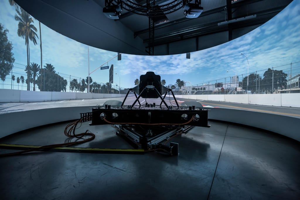 Dynisma - um dos mais avançados simuladores de condução do mundo