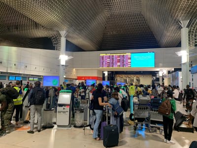 Pelo menos 300 voos cancelados no Aeroporto de Lisboa por causa da greve da Groundforce - TVI