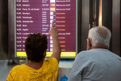 Greve da Groundforce leva ao cancelamento de 321 voos no aeroporto de Lisboa - TVI