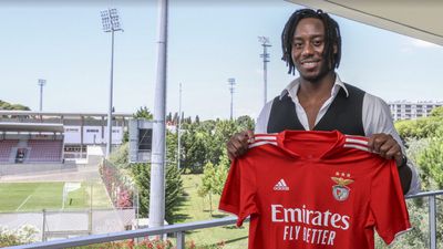 OFICIAL: Soualiho Meïte é reforço do Benfica - TVI