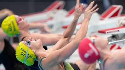 Recorde olímpico dos 100 metros costas cai três vezes em seis minutos - TVI