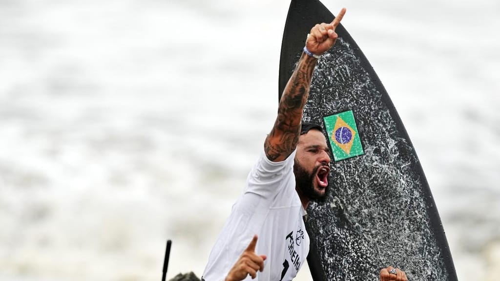 Ítalo Ferreira é o primeiro surfista campeão olímpico 