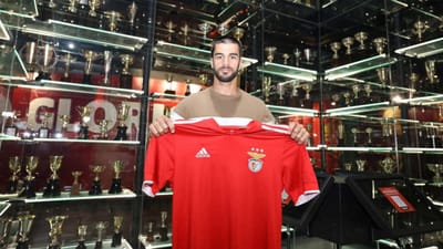 Basquetebol: José Barbosa acompanha Norberto Alves e reforça Benfica - TVI