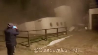 Casa cai ao mar na Argentina - TVI