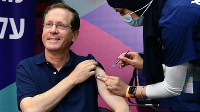 Covid-19: presidente de Israel já recebeu a terceira dose da vacina - TVI