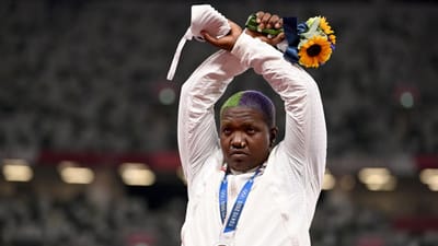 Tóquio2020: atleta norte-americana fez gesto no pódio e pode ser castigada - TVI